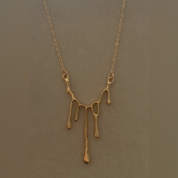 💛 Golden Lava Droplet Pendant Necklace - Picture 9 of 10